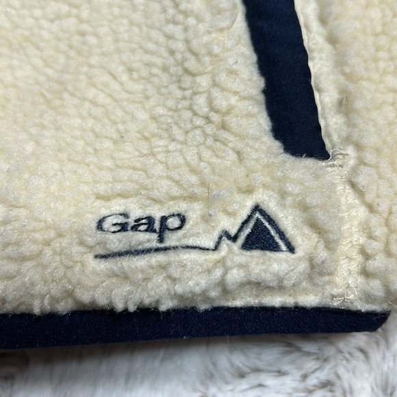 Baby Gap Baby Toddle Fleece Vest Size 2Y-EUC - Picture 2 of 4